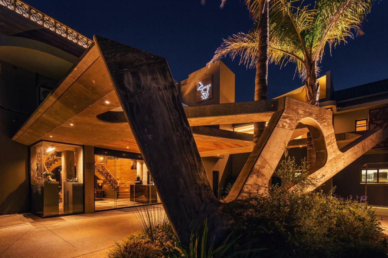 Sky Villa Boutique Hotel By Raw Africa Collection Plettenberg Bay Exterior foto The entrance to the hotel