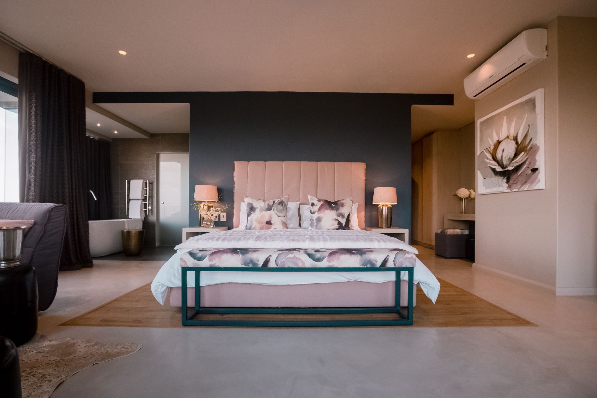 Sky Villa Boutique Hotel By Raw Africa Collection Plettenberg Bay Exterior foto A bedroom at the Cape Town edition